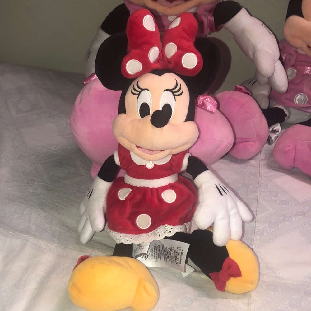small red minnie mouse
